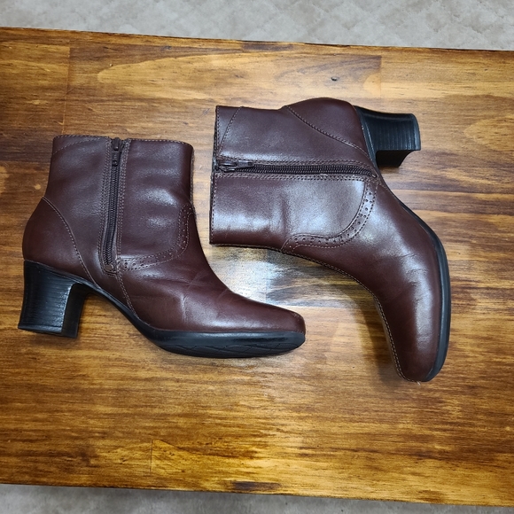 Clarks Women's Leather Ankle Boot - Picture 6 of 11
